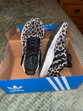Women’s Adidas leopard tennis shoes